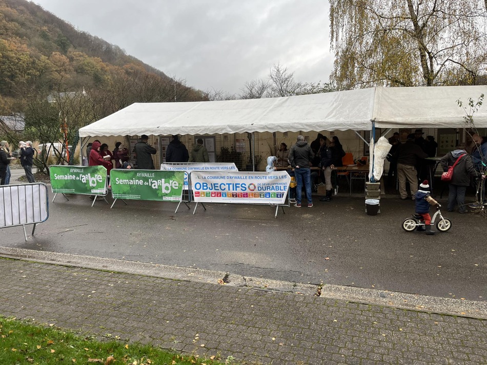 Distribution semaine de l'arbre 2023 (3)