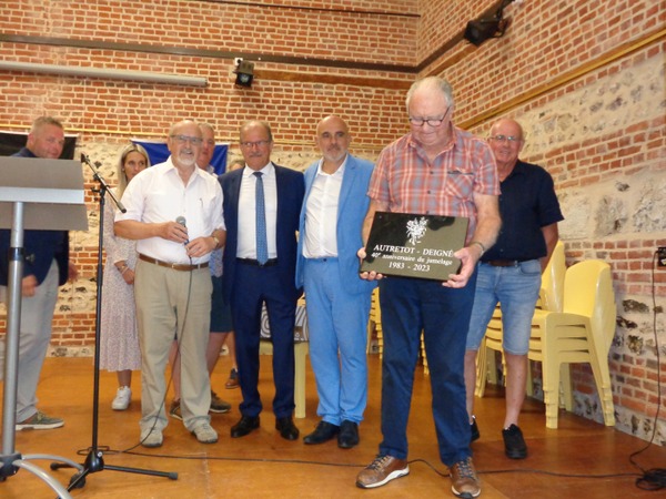 remise de la plaque commémorative 40e anniversaire du jumelage