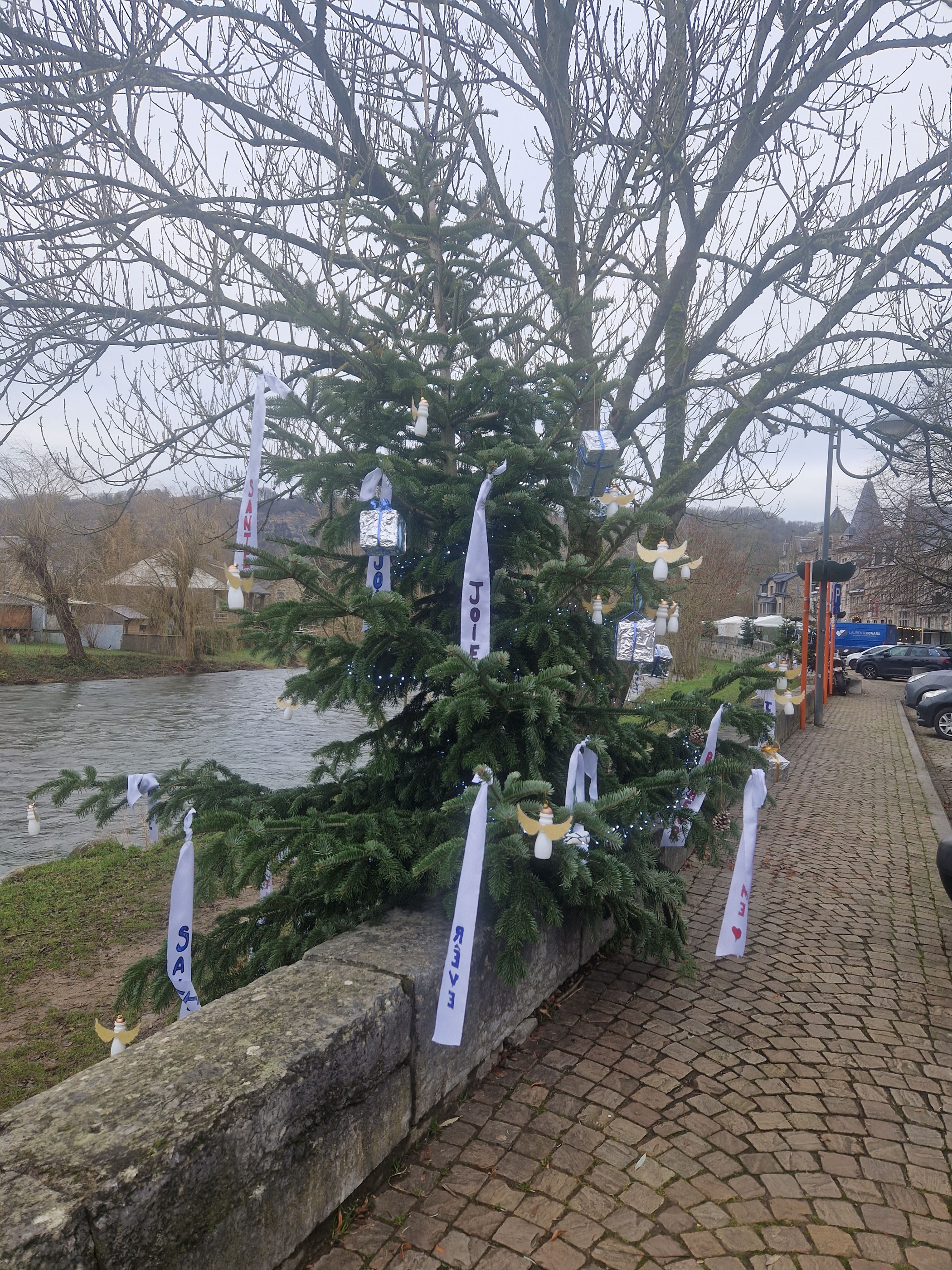 sapins colorés 2023 Reffe
