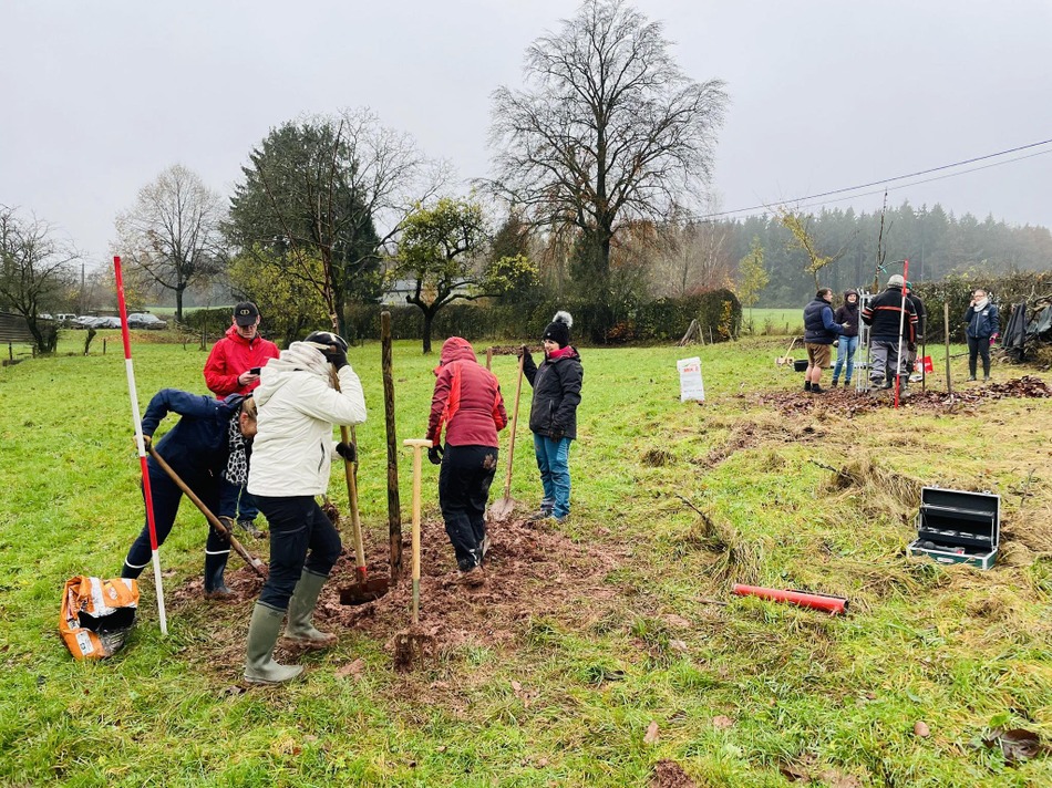 Semaine de l'arbre 2023 Plantation du verger (2)