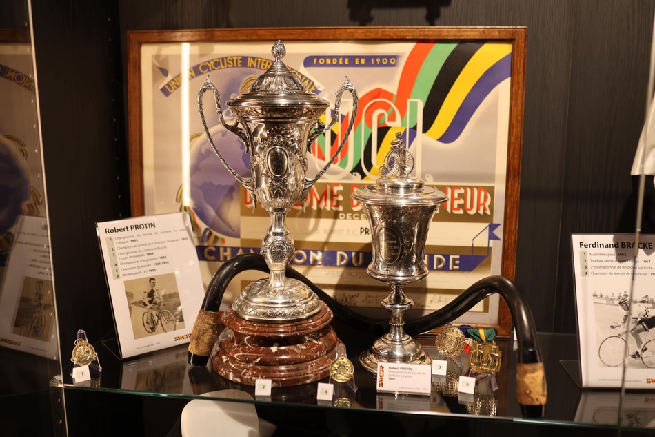 4Maison du Cyclisme Aywaille Vitrine Historique Robert Protin