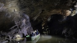 Grottes Le bateau